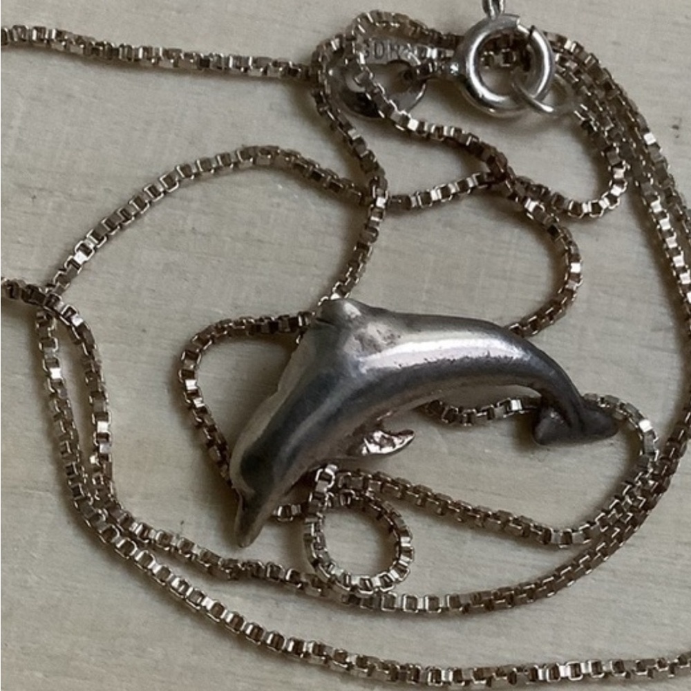 New vintage silver dolphin pendant necklace (Montréal)